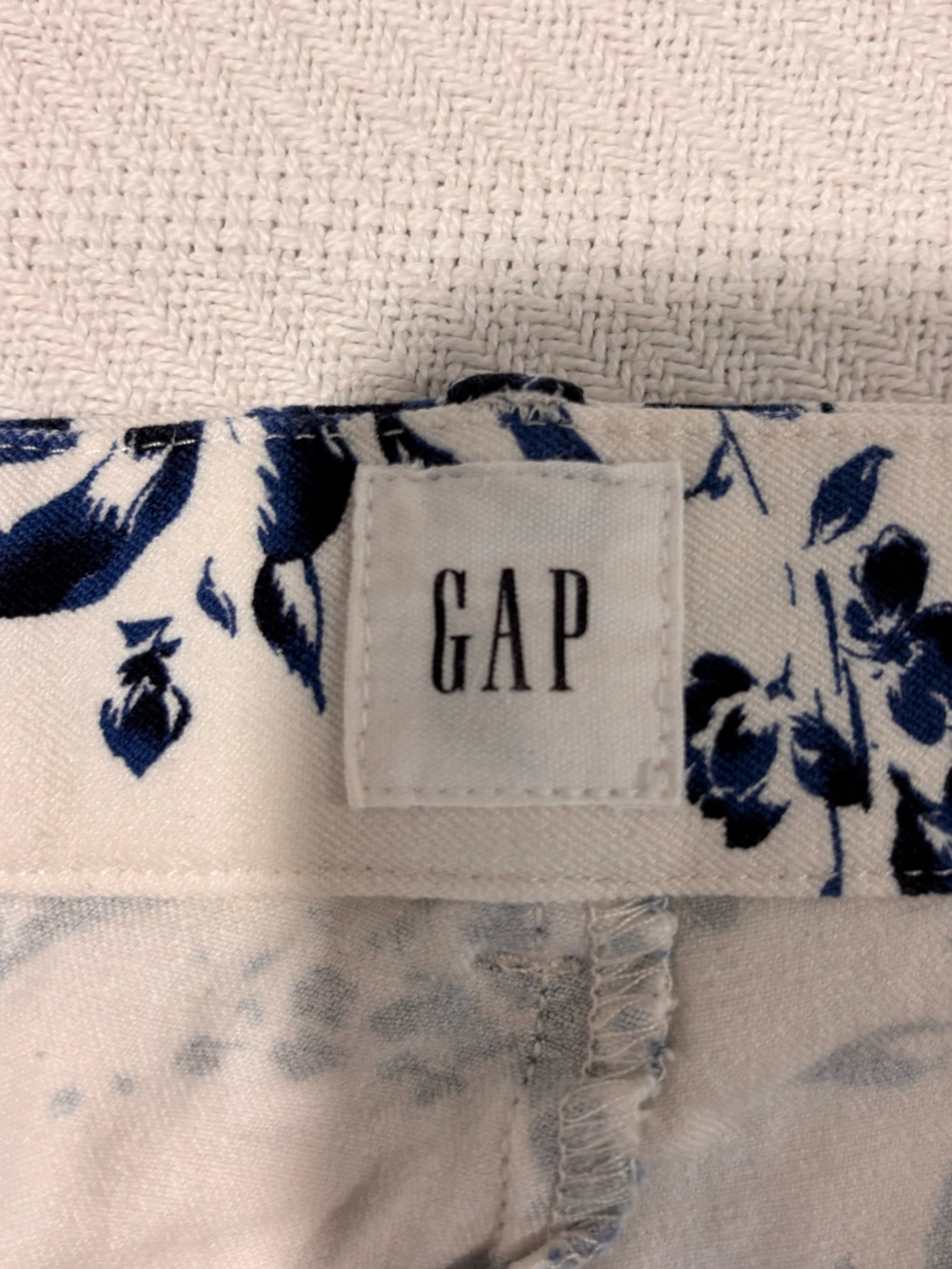 🟣GAP White and Blue Floral Cropped Pants - Picture 6 of 14